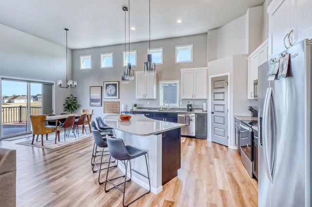 442 Hampton Drive W, Moorhead, MN 56560