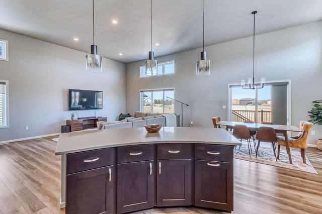 442 Hampton Drive W, Moorhead, MN 56560