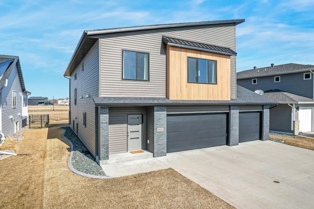 442 Hampton Drive W, Moorhead, MN 56560
