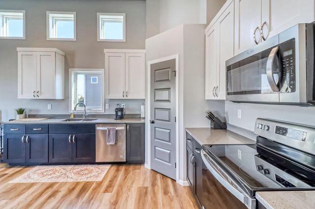 442 Hampton Drive W, Moorhead, MN 56560