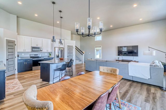 442 Hampton Drive W, Moorhead, MN 56560