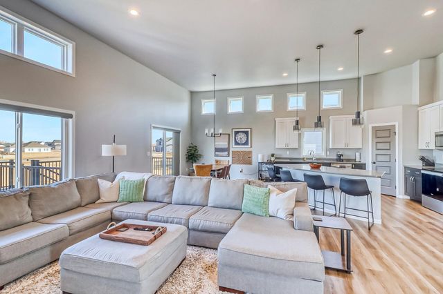 442 Hampton Drive W, Moorhead, MN 56560