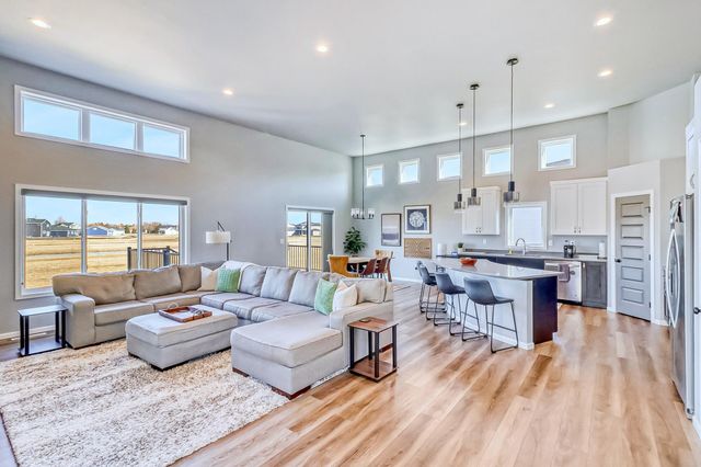 442 Hampton Drive W, Moorhead, MN 56560