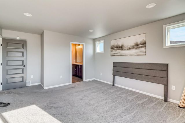 442 Hampton Drive W, Moorhead, MN 56560