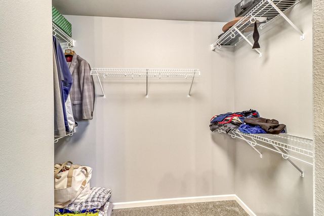 442 Hampton Drive W, Moorhead, MN 56560