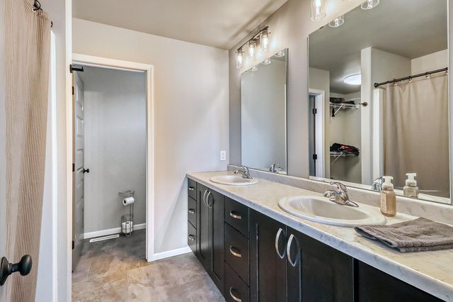 442 Hampton Drive W, Moorhead, MN 56560