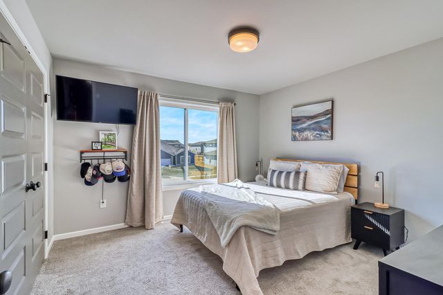 442 Hampton Drive W, Moorhead, MN 56560