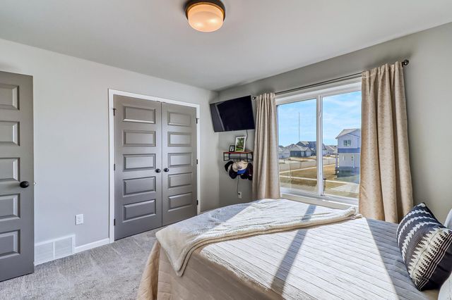 442 Hampton Drive W, Moorhead, MN 56560