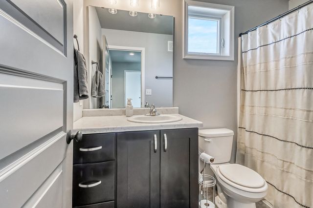 442 Hampton Drive W, Moorhead, MN 56560