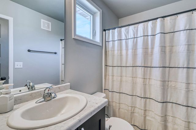 442 Hampton Drive W, Moorhead, MN 56560