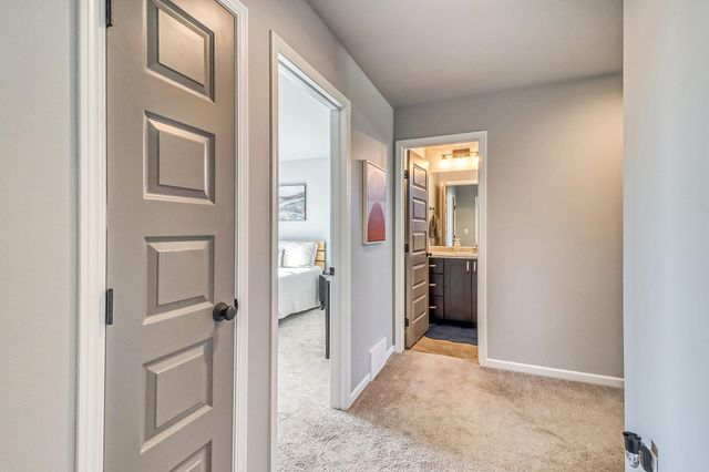 442 Hampton Drive W, Moorhead, MN 56560