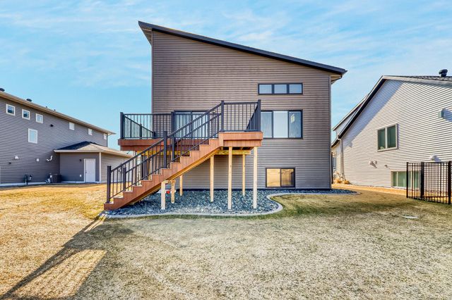 442 Hampton Drive W, Moorhead, MN 56560