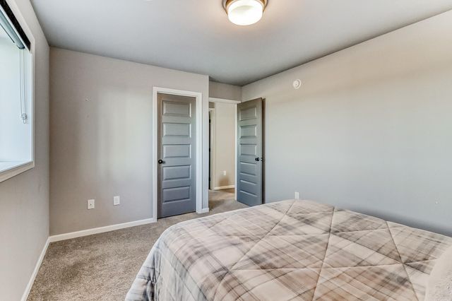 442 Hampton Drive W, Moorhead, MN 56560