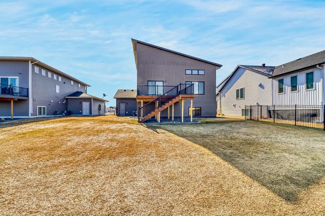 442 Hampton Drive W, Moorhead, MN 56560