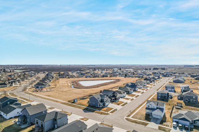 442 Hampton Drive W, Moorhead, MN 56560