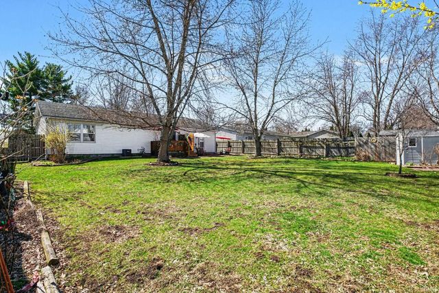 306 W Hillside Drive, Syracuse, IN 46567