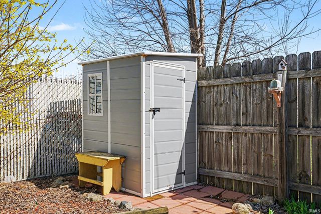 306 W Hillside Drive, Syracuse, IN 46567