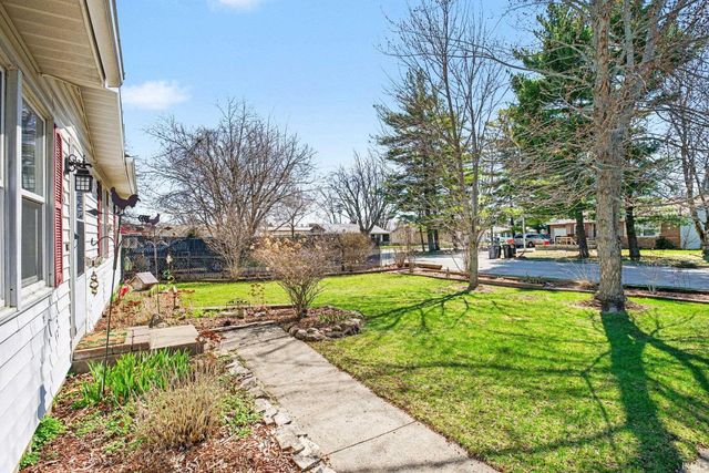 306 W Hillside Drive, Syracuse, IN 46567