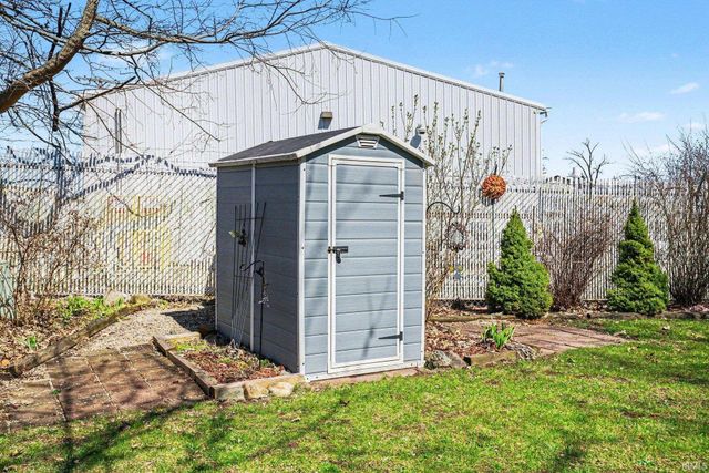 306 W Hillside Drive, Syracuse, IN 46567