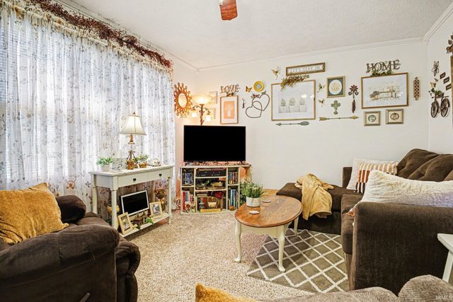 306 W Hillside Drive, Syracuse, IN 46567