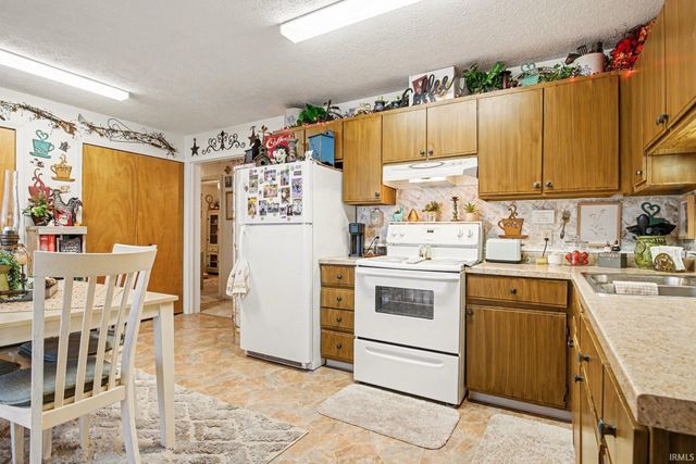 306 W Hillside Drive, Syracuse, IN 46567