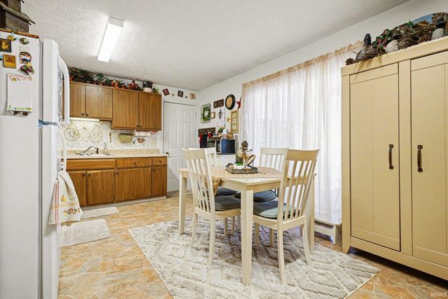 306 W Hillside Drive, Syracuse, IN 46567