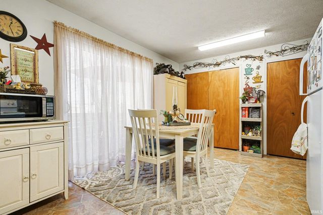 306 W Hillside Drive, Syracuse, IN 46567