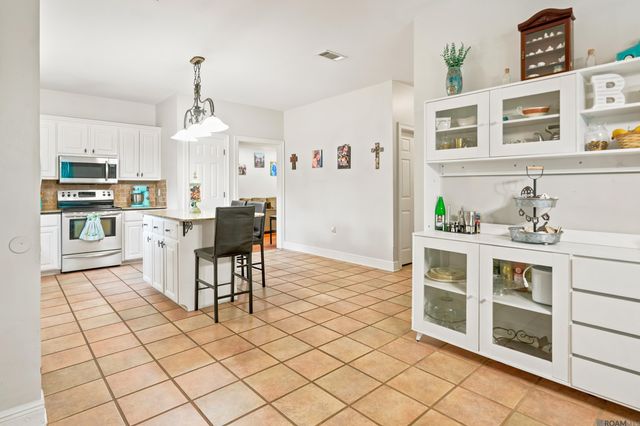 16428 Ole Homestead Ln, Prairieville, LA 70769