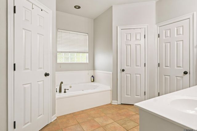 16428 Ole Homestead Ln, Prairieville, LA 70769