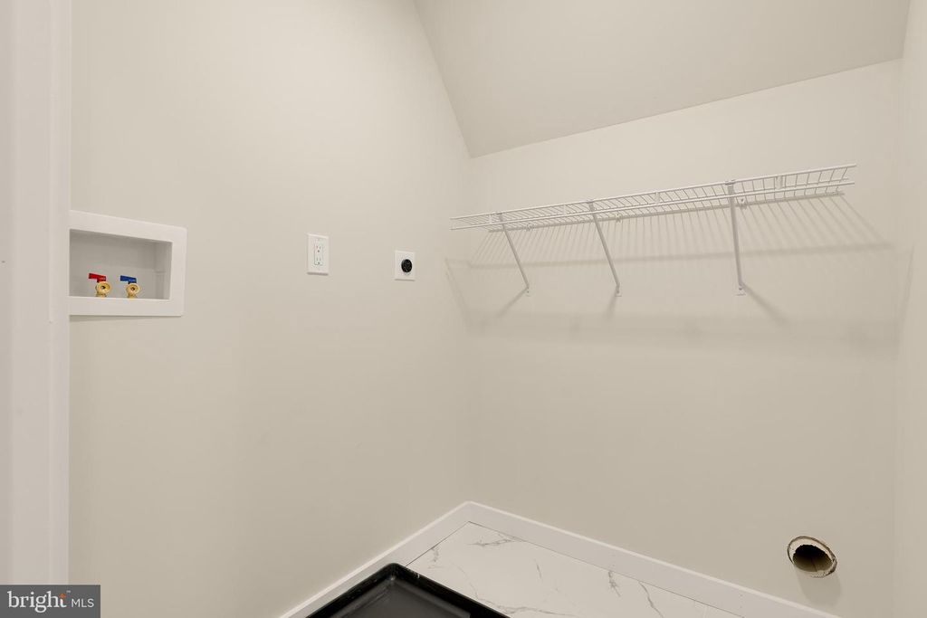 Image 18 of property listing at 3122 E BALTIMORE ST, Baltimore, MD 21224