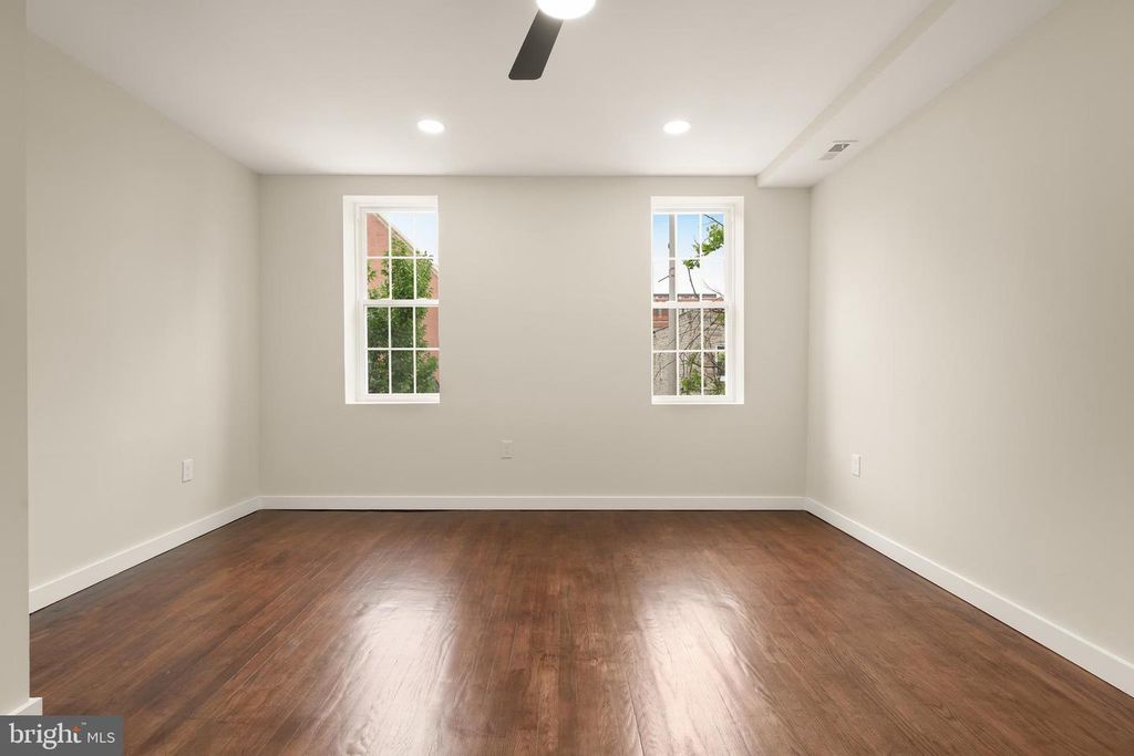 Image 20 of property listing at 3122 E BALTIMORE ST, Baltimore, MD 21224