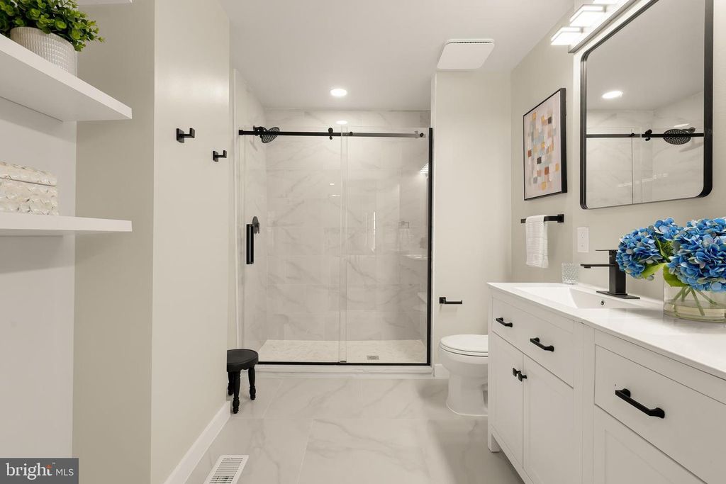 Image 28 of property listing at 3122 E BALTIMORE ST, Baltimore, MD 21224