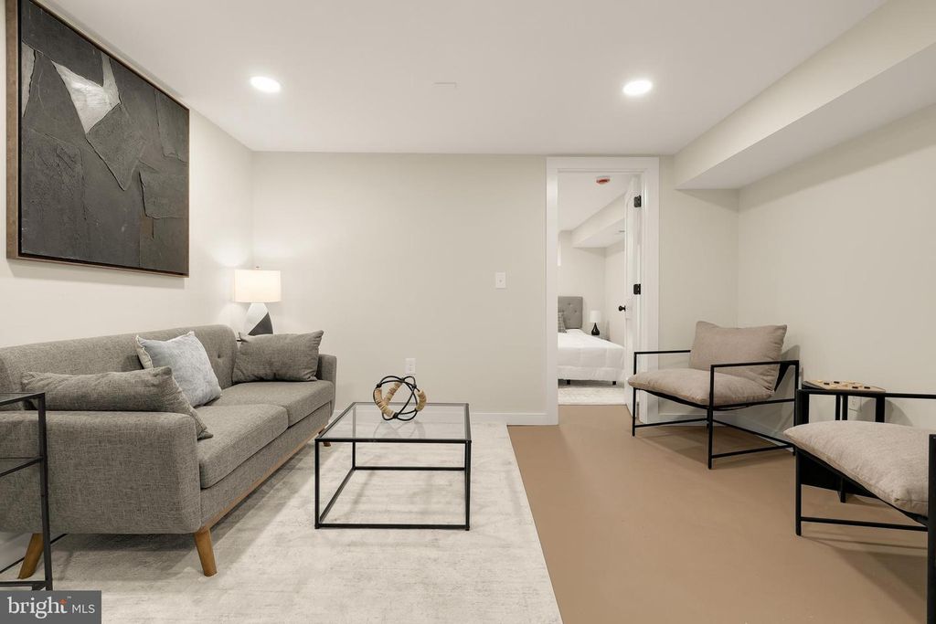Image 31 of property listing at 3122 E BALTIMORE ST, Baltimore, MD 21224