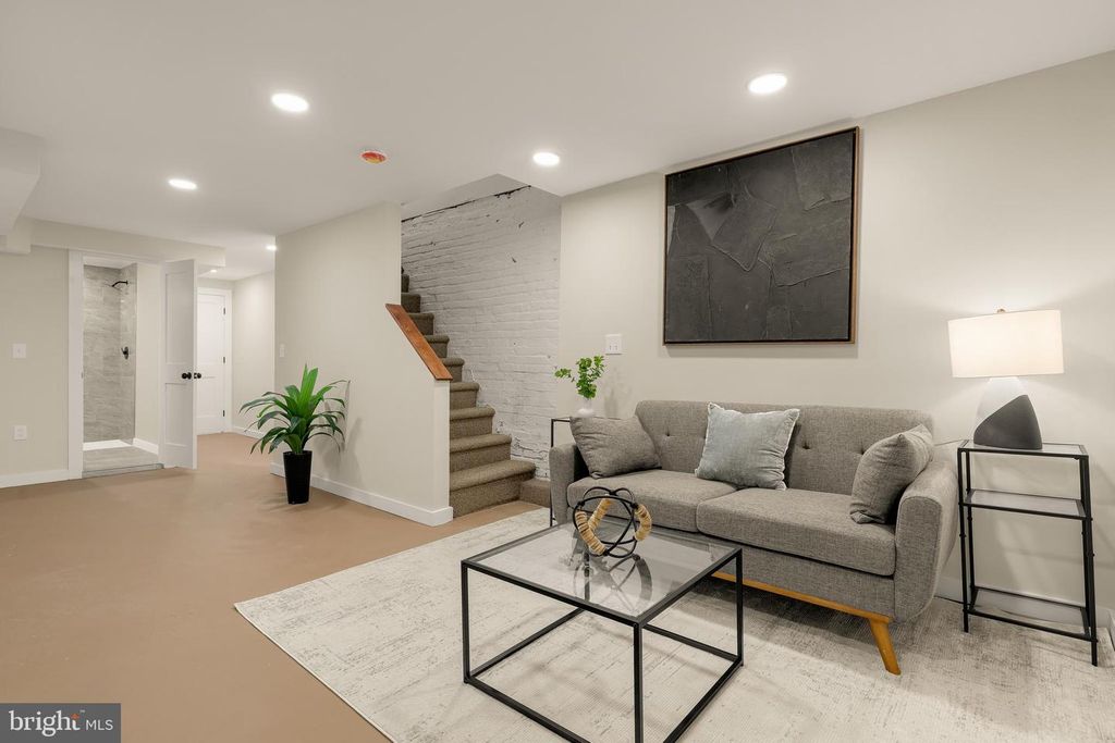 Image 32 of property listing at 3122 E BALTIMORE ST, Baltimore, MD 21224
