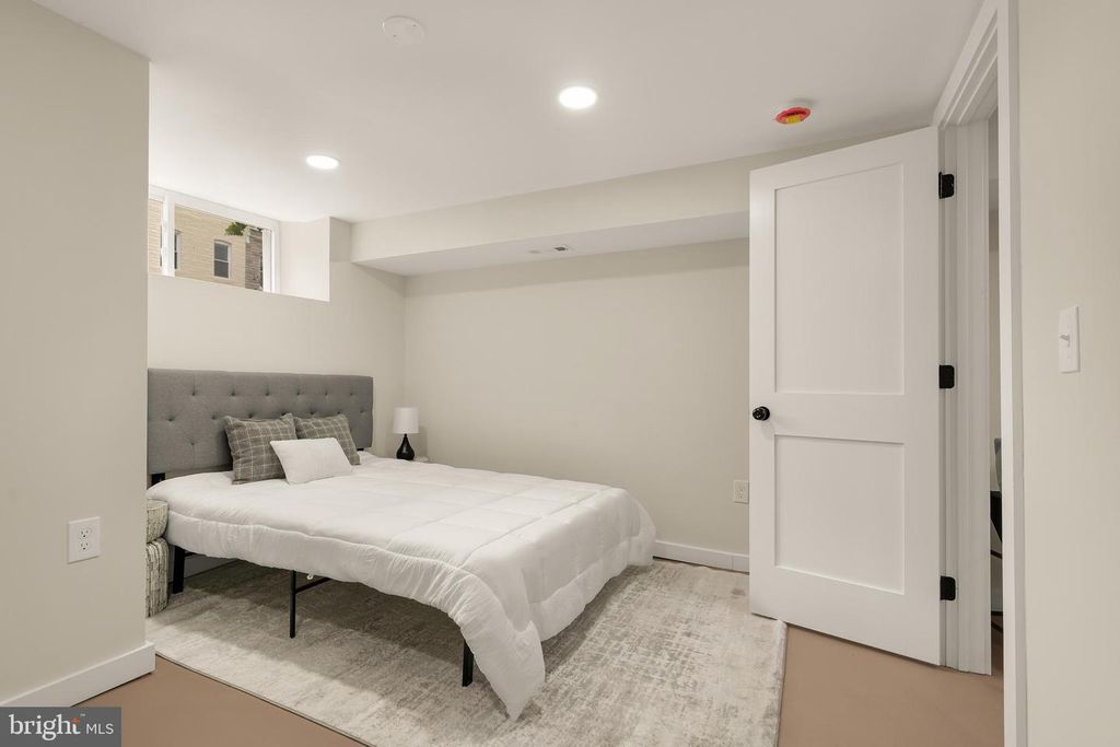 Image 33 of property listing at 3122 E BALTIMORE ST, Baltimore, MD 21224
