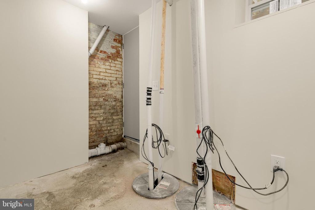 Image 39 of property listing at 3122 E BALTIMORE ST, Baltimore, MD 21224