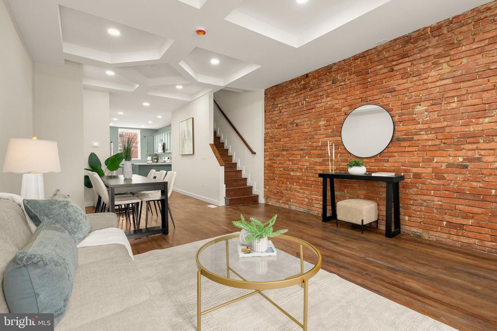 Image 4 of property listing at 3122 E BALTIMORE ST, Baltimore, MD 21224