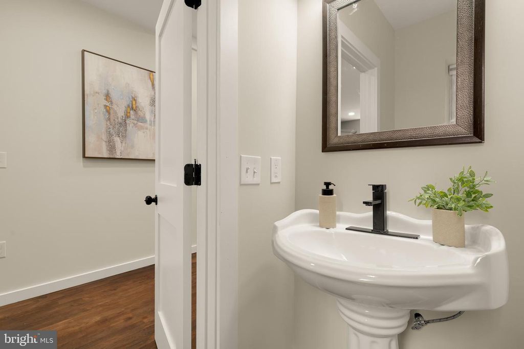 Image 8 of property listing at 3122 E BALTIMORE ST, Baltimore, MD 21224