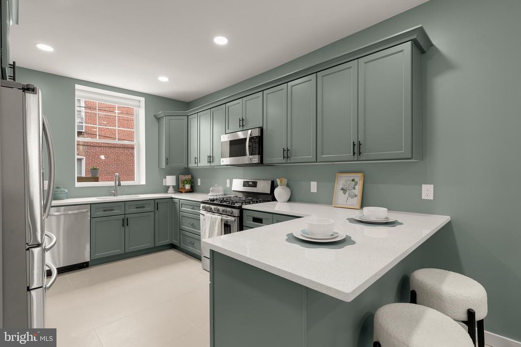 Image 9 of property listing at 3122 E BALTIMORE ST, Baltimore, MD 21224