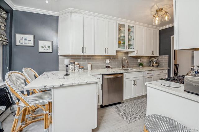 781 Palmer Road 4F, Bronxville, NY 10708