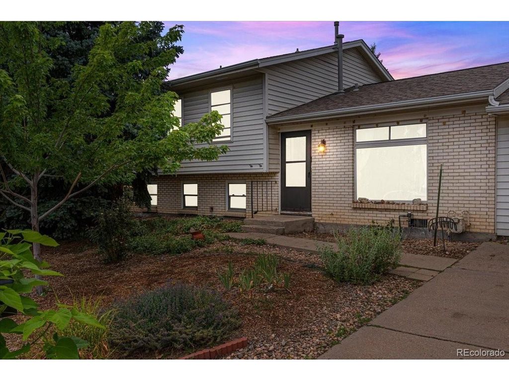 9755 Elizabeth St, Thornton, CO 80229
