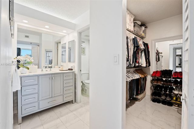 17890 W Dixie 603, North Miami Beach, FL 33160