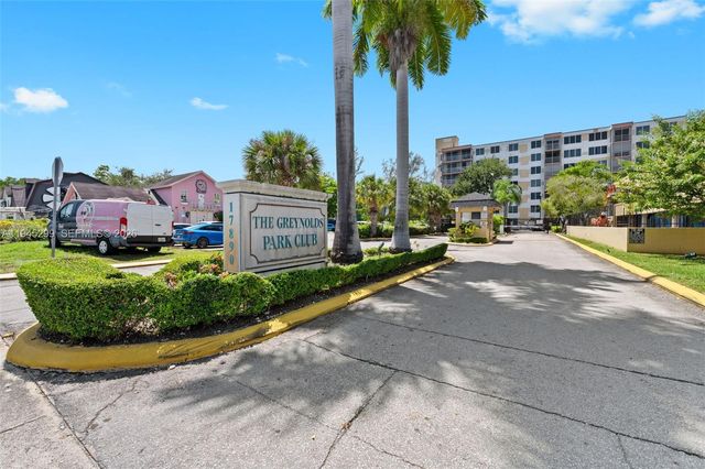 17890 W Dixie 603, North Miami Beach, FL 33160