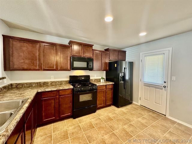 7401 S Elder Avenue, Broken Arrow, OK 74011