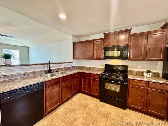 7401 S Elder Avenue, Broken Arrow, OK 74011