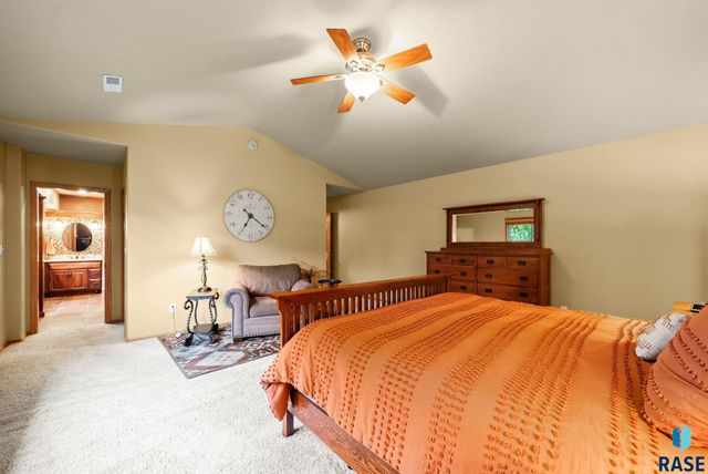 1506 S Gray Goose Cir Circle, Sioux Falls, SD 57110