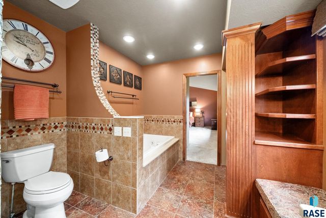 1506 S Gray Goose Cir Circle, Sioux Falls, SD 57110