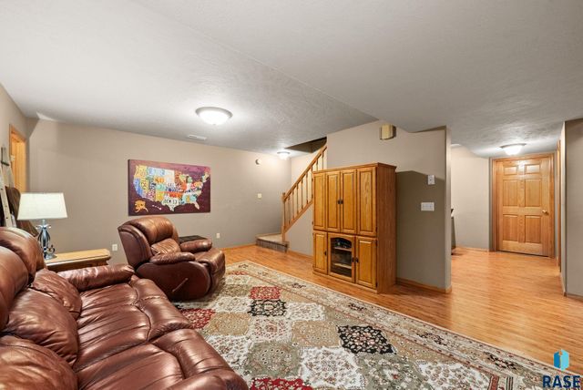 1506 S Gray Goose Cir Circle, Sioux Falls, SD 57110