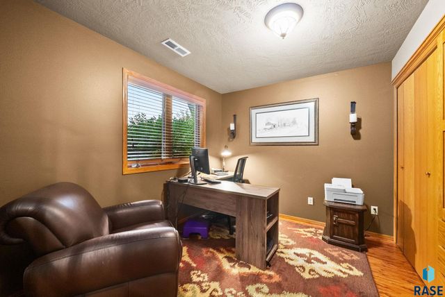 1506 S Gray Goose Cir Circle, Sioux Falls, SD 57110