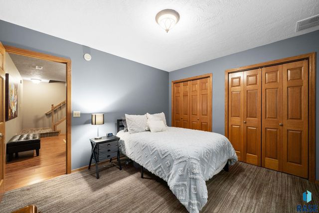 1506 S Gray Goose Cir Circle, Sioux Falls, SD 57110